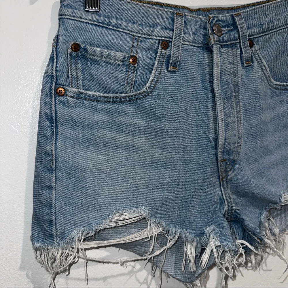 Levi’s Premium 501 Original Fit High Rise Womens Light Wash Denim Shorts Size 26 - Picture 2 of 15